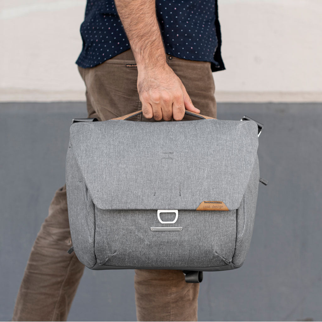 Bolso para Equipos Fotográficos y Actividades Diarias Everyday Messenger de Peak Design